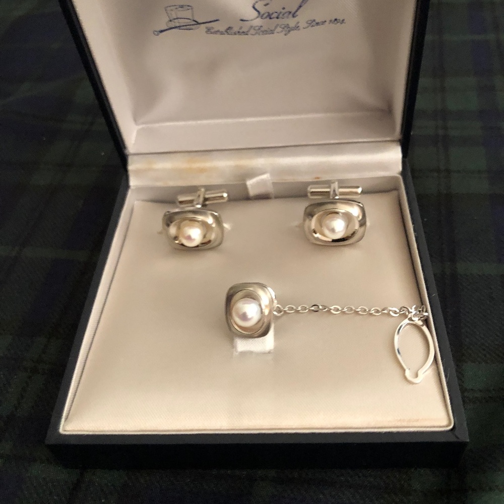 Cuff links with pin